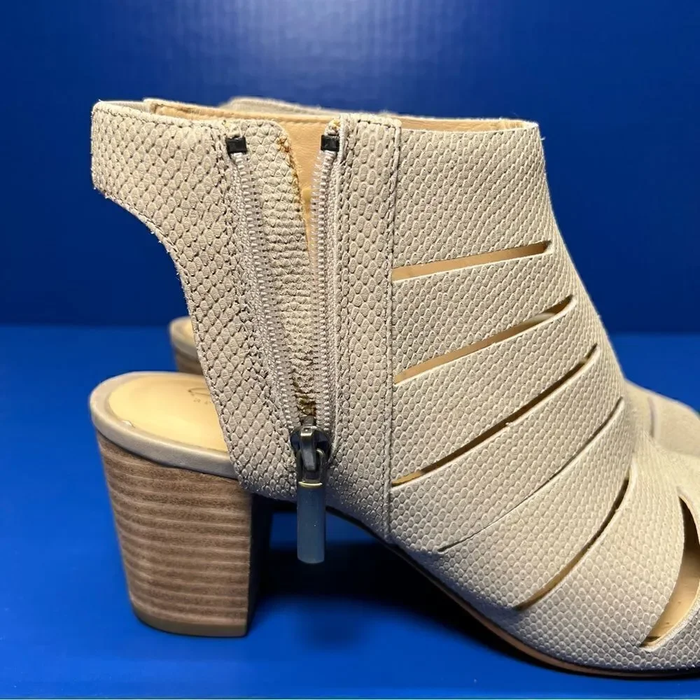 Clarks Artisan Deloria Ivy Stacked Block Heel Sandal Sand Beige‎ Women 9.5